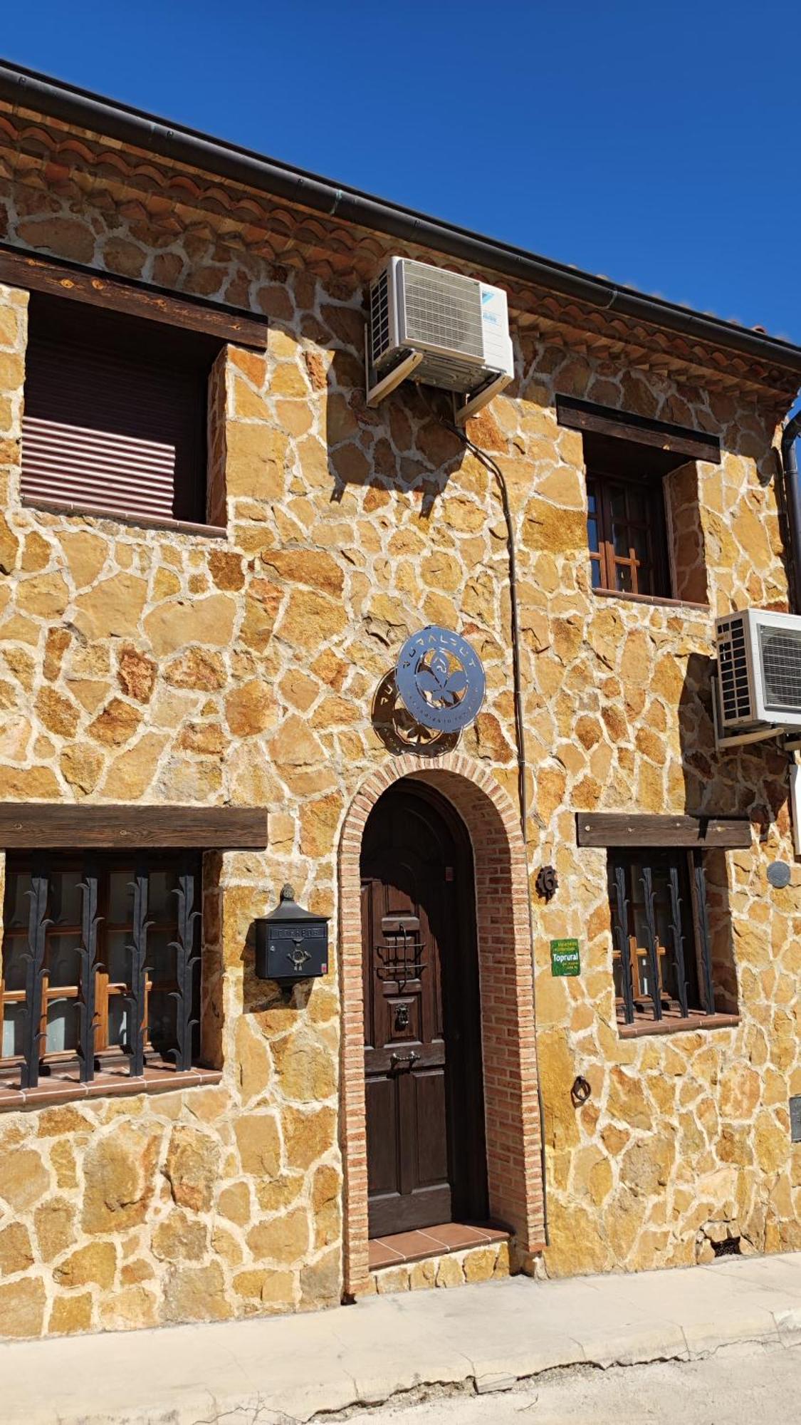 Ruralrut-El Tiemblo Wifi, Cabina De Hidromasaje, Aire Acondicionado Y A Pocos Metros De Zonas De Bano Naturales เอลเตียมโบล ภายนอก รูปภาพ
